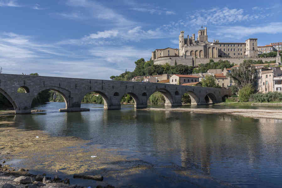 Francia - Béziers 038 - Puente Viejo y catedral de Saint-Nazaire & Saint-Celse.jpg